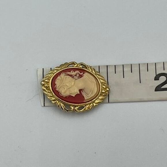 Vintage Cameo Pendant Signed P 1960s-1970s Ivory & Orange Dainty Small - Picture 5 of 6